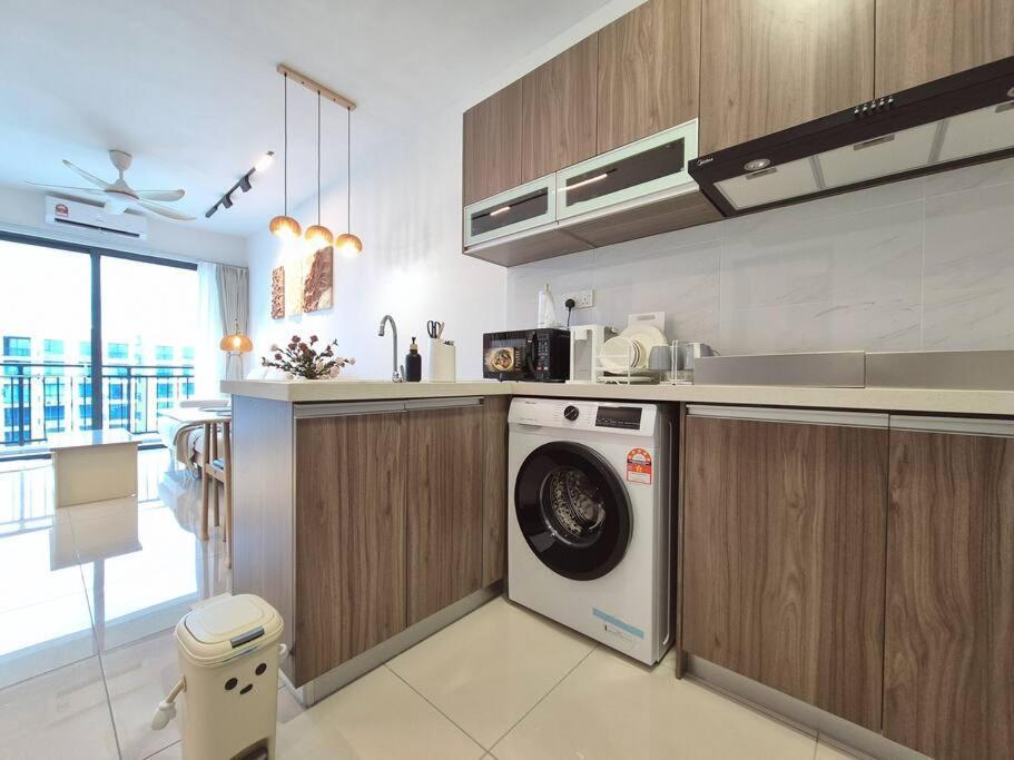 Park Bright & High Floor 2 4 Pax Johor Bahru
